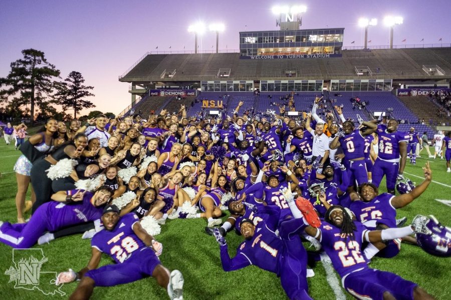 Demon+Football+holding+the+NSU+trophy+after+defeating+Nicholls.