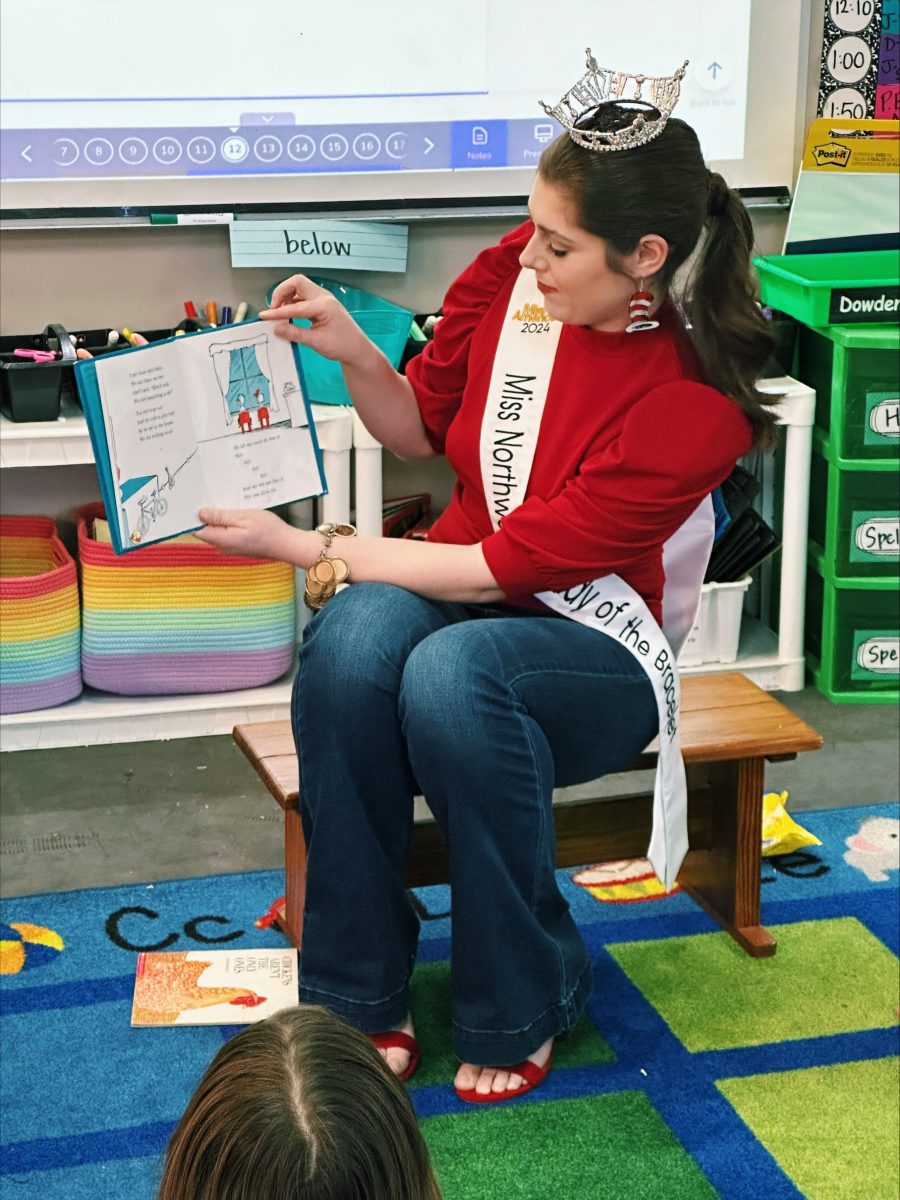 Madison Simms reading to elementary students for her Reading to Dream mission.