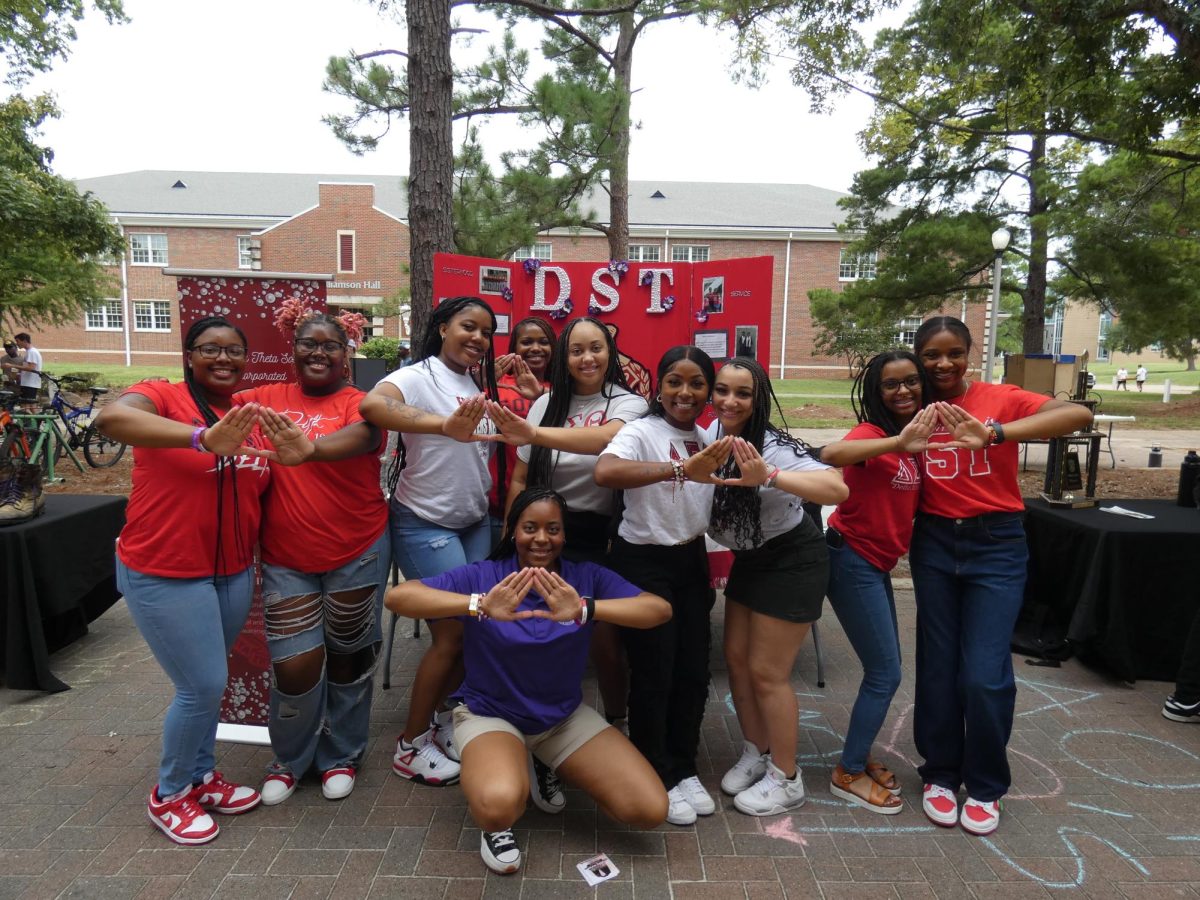 Students attend "Meet and Greek!" to learn more about greek life at NSU.